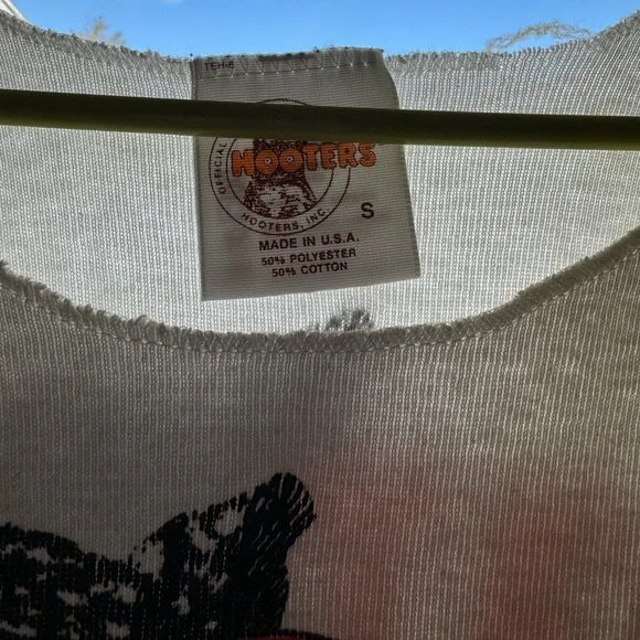 Hooters vintage tank top - Picture 2 of 5
